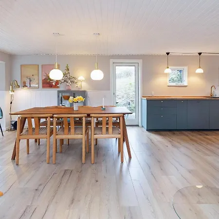 8 Person Holiday In 別荘 Saltum